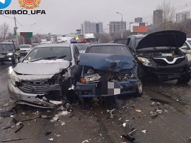 Тройное ДТП с госпитализацией произошло на въезде в уфимское Сипайлово