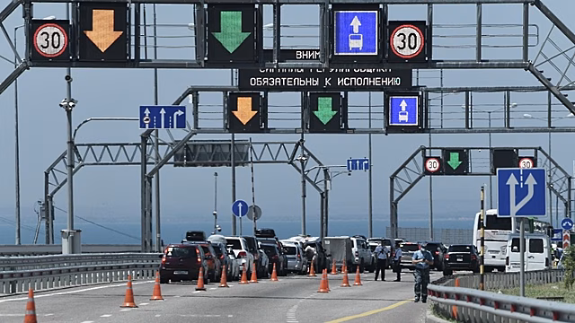 Автомобильное движение по Крымскому мосту временно перекрыто