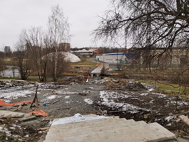 В мэрии рассказали, что происходит со злополучным пешеходным мостом около стадиона "Спартак" 