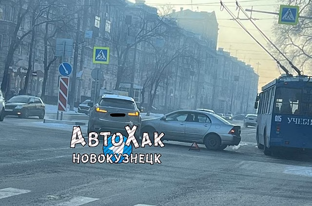 Момент ДТП на перекрестке в центре Новокузнецка попал на видео
