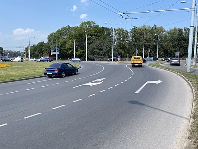 На площади Василевского вернули поворот направо с двух полос