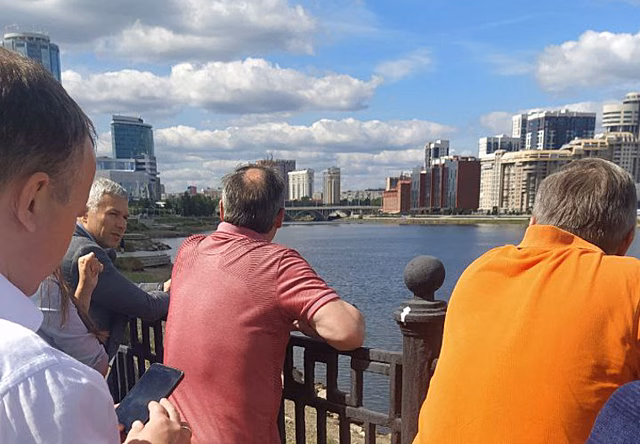 Главный мост Екатеринбурга откроют ярким шоу, но есть проблема