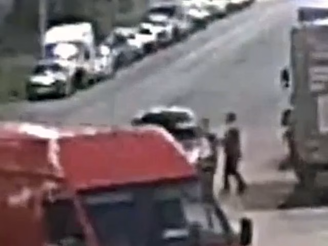 Пьяный водитель выпал из авто в момент ДТП