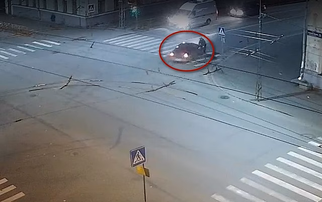 В Петрозаводске иномарка сбила женщину, которая переходила дорогу на зеленый