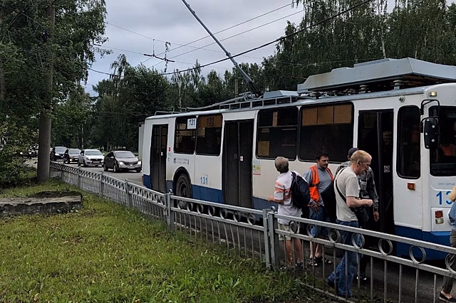 Гроза остановила в Екатеринбурге трамваи и троллейбусы