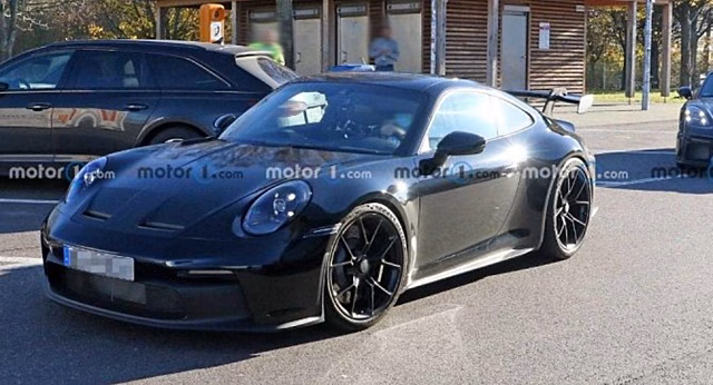 На треке появилась обновленная версия Porsche 718 Cayman GT4 RS