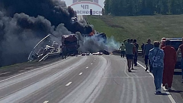 Огненное ДТП парализовало движение на трассе Красноярск – Канск