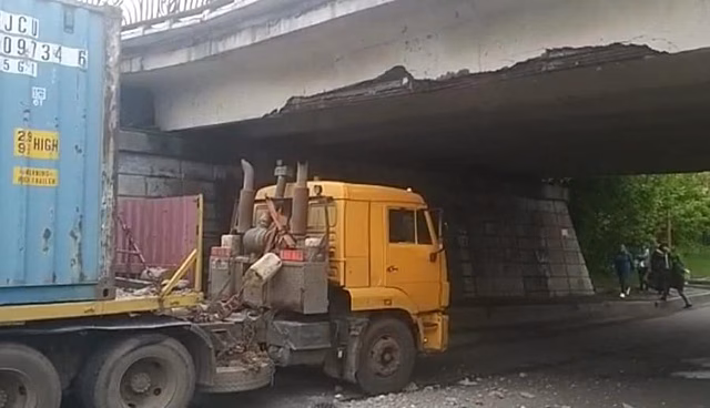 Резонансное ДТП произошло во Владивостоке с участием большегруза