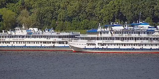 Причину столкновения двух теплоходов в Москве установят в течение 10 дней