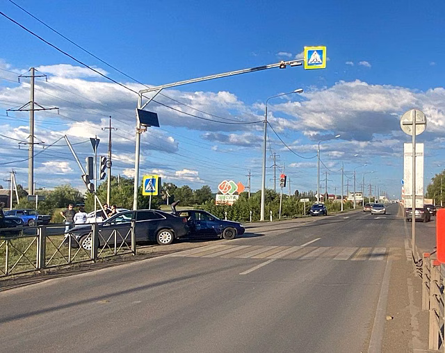 На Беляевском шоссе столкнулись «Audi» и отечественная легковушка. Есть пострадавшие