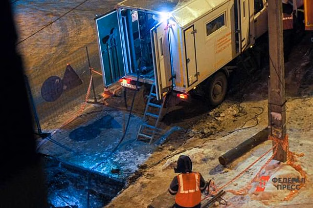 В Челябинске из-за крупной коммунальной аварии дорога покрылась льдом