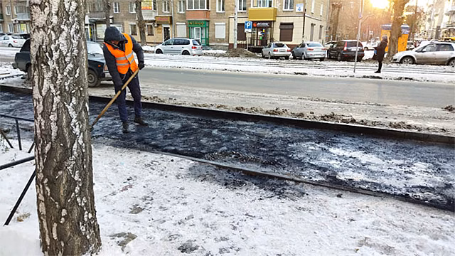 Ремонт тротуаров возобновили в Новосибирске, они сейчас под снегом и льдом