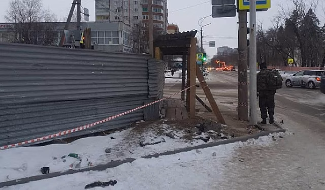 В Благовещенске перекрёсток остался без тротуара из-за строительства торгового центра