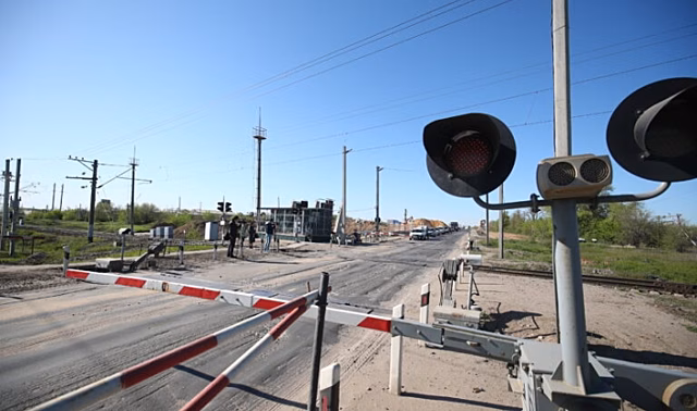 В Волгоградской области 6 августа ограничат движение через ж/д переезд