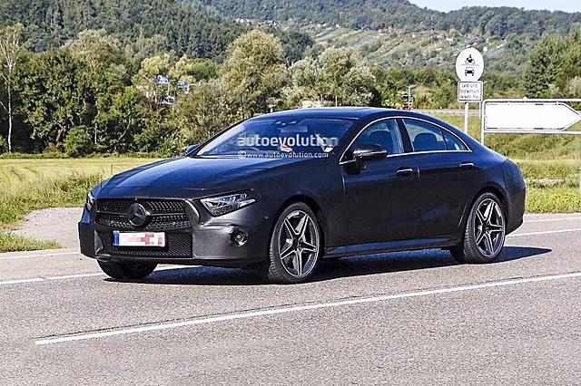 Новый Mercedes-Benz CLS на фото сбросил камуфляж