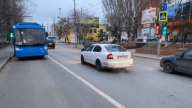 В Саратове троллейбус сбил 13-летнего мальчика