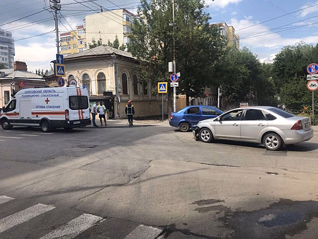Ребенок пострадал в столкновении иномарок в Саратове