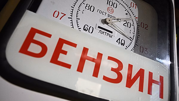 Путин за рулем «Волги», АвтоВАЗ против фейков и взлёт цен на АЗС. Главное за неделю