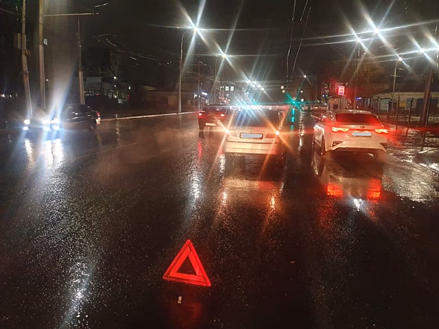 За сутки на саратовских дорогах под колеса автомобилей попали 5 человек