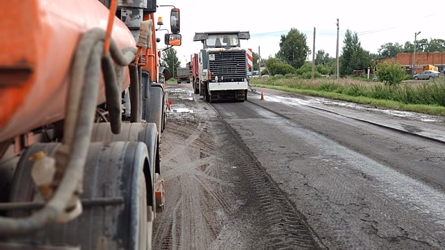 В Вологодском районе начался ремонт автодороги Прилуки-Дубровское