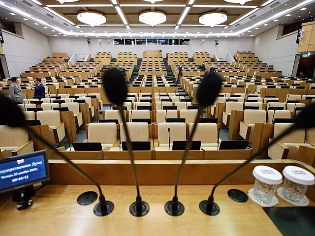 Экономист оценил предложение сократить вдвое число чиновников и силовиков