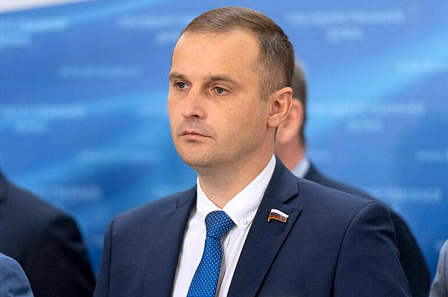 Многодетная семья получила автомобиль после запроса депутата Леонова