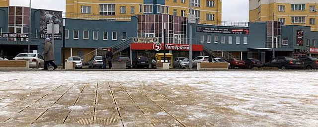 В сквере Московского микрорайона в Иваново отремонтировали террасное покрытие