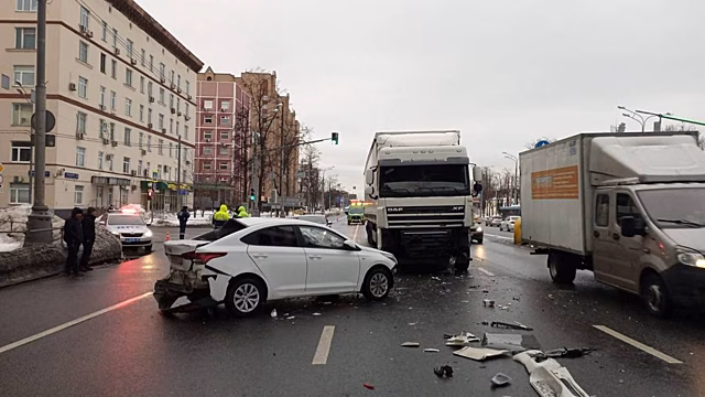 Прокуратура проконтролирует выяснение обстоятельств ДТП с погибшими на МКАД возле Дмитровского шоссе