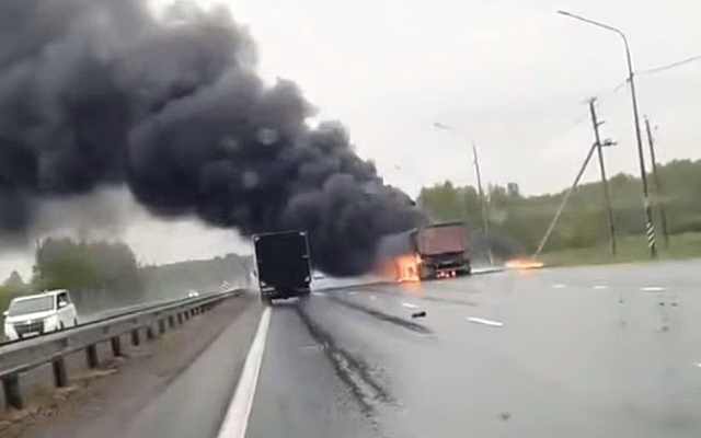 Водитель чудом остался жив: на трассе М-5 взорвался грузовик