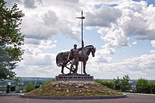 В Пензе благоустроят территорию у памятника Первопоселенцу