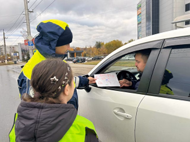 Госавтоинспекторы Самарской области напомнили детям и взрослым Правила дорожного движения