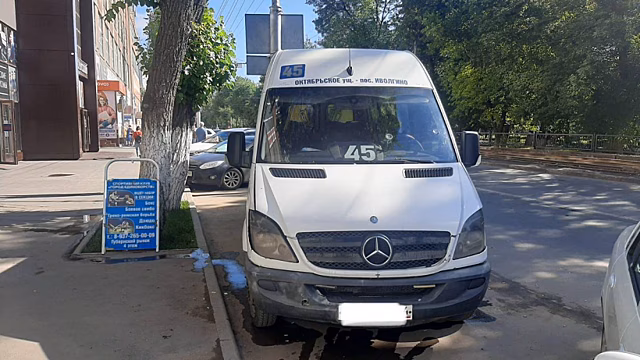 В Саратове женщина пострадала от падения в автобусе