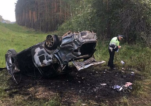 Жительница Челябинской области сгорела заживо в машине под Екатеринбургом
