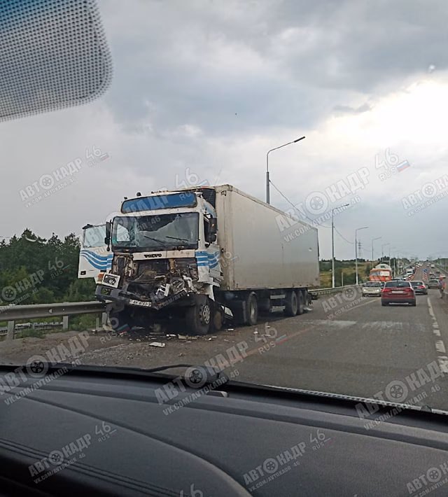 Авария двух фур на объездной Курска остановила движение по трассе