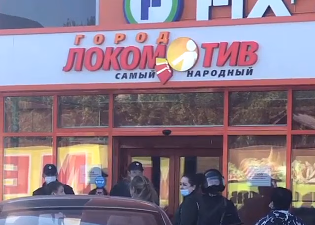 В Оренбурге оцепили рынок «Локомотив»