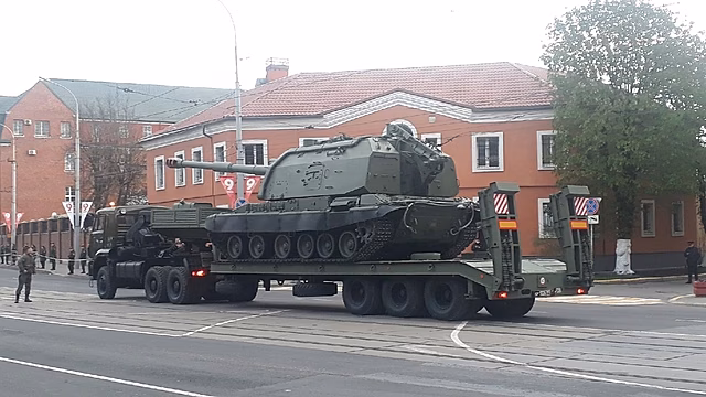 В Калининграде на репетиции Парада Победы гаубица едва не порвала троллейбусные провода