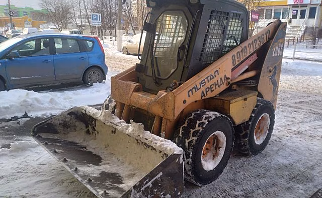 В Курске и по области дороги чистят более 350 единиц спецтехники