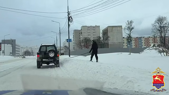 Полицейские пресекли опасную поездку лыжника на буксире иномарки по центральным улицам Магадана