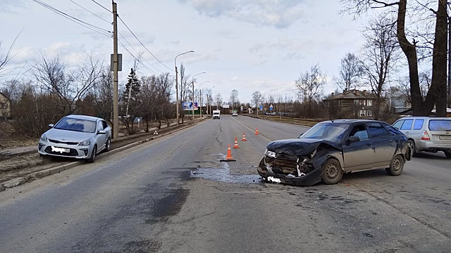 Вологжанку увезли на скорой после ДТП в Вологде