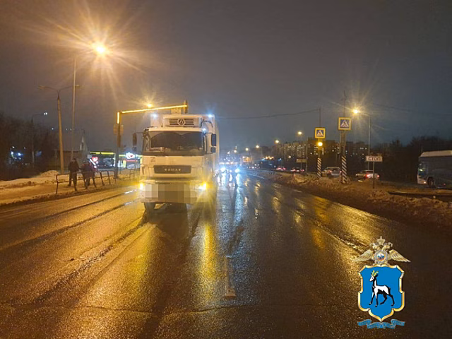 В Самаре грузовик сбил мужчину на Московском шоссе
