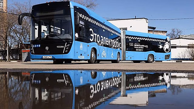 Новые автобусы московского стандарта вышли на пятый маршрут в Луганске