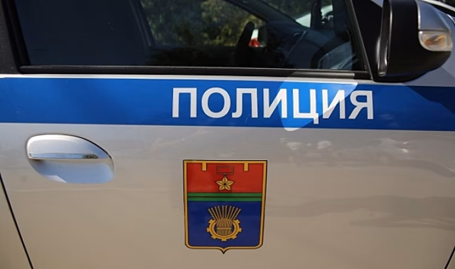 В Волгограде автомобиль каршеринга въехал в стену жилого дома