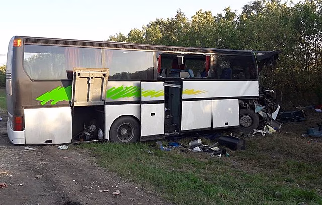 В ДТП с рейсовым автобусом на Среднем Урале пострадали пять человек