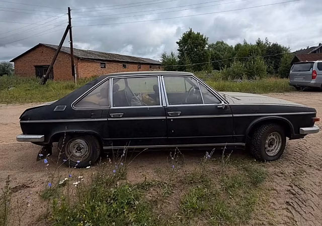 С V8 в багажнике: в продаже возник редкий чехословацкий седан