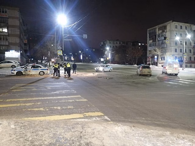 В Челябинске экипаж ГИБДД попал в ДТП, преследуя пьяную автоледи