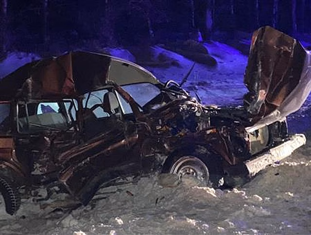 При столкновении с автобусом рейса Самара-Суходол погиб водитель "Нивы"