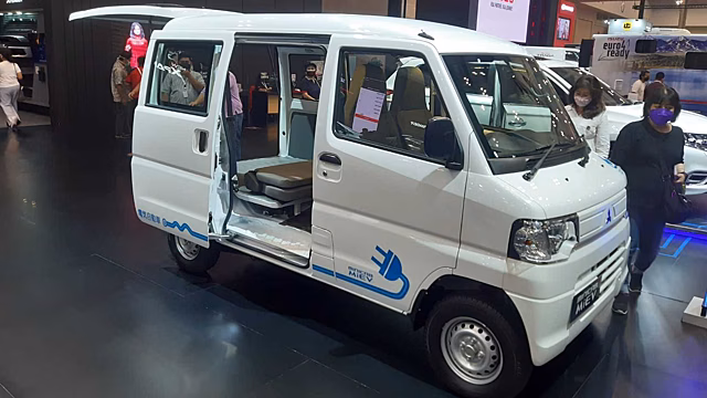 Компания Mitsubishi возобновила производство 12-летнего Mitsubishi Minicab MiEV в Индонезии
