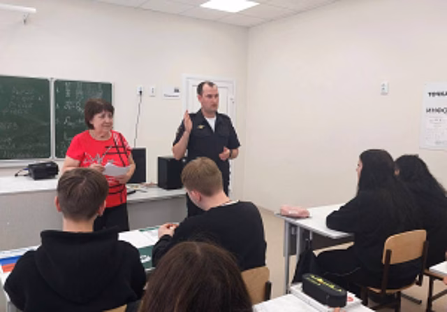 Полицейские в Самарской области совместно с представителями Общественных советов проводят профилактические беседы с подростками