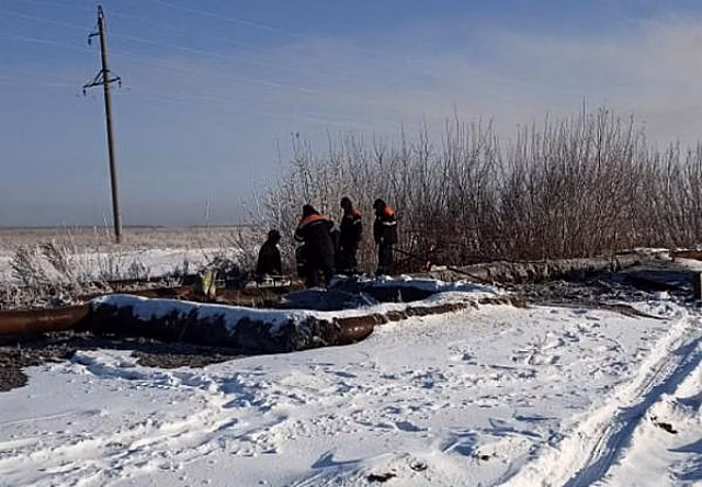 В Омске в мороз затопило улицу