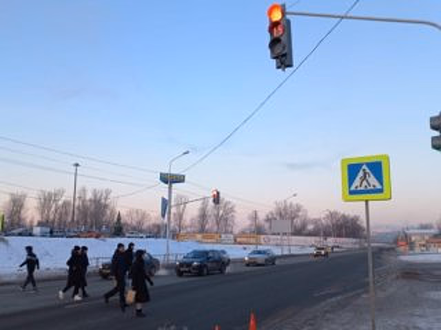 В Уфе установили долгожданный светофор возле гипермаркета «Лента» на Пугачева